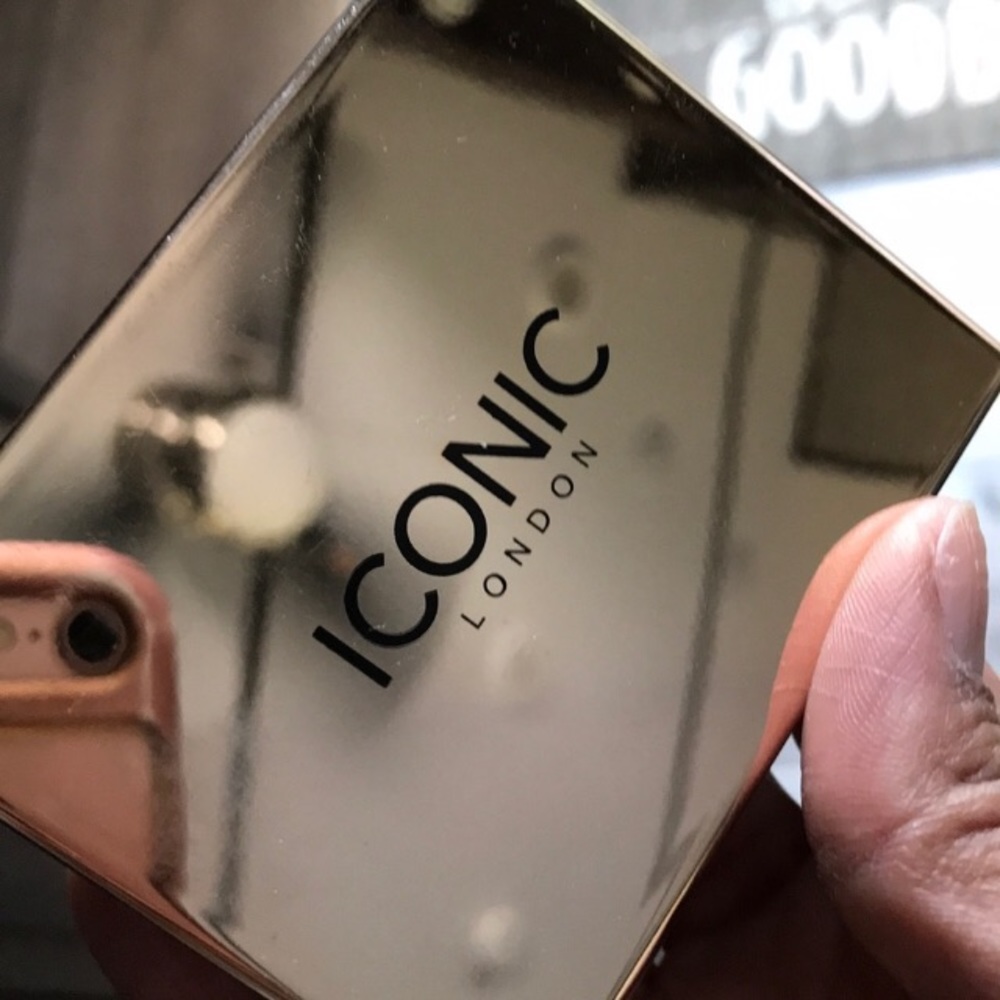 Iconic London brow cushion
